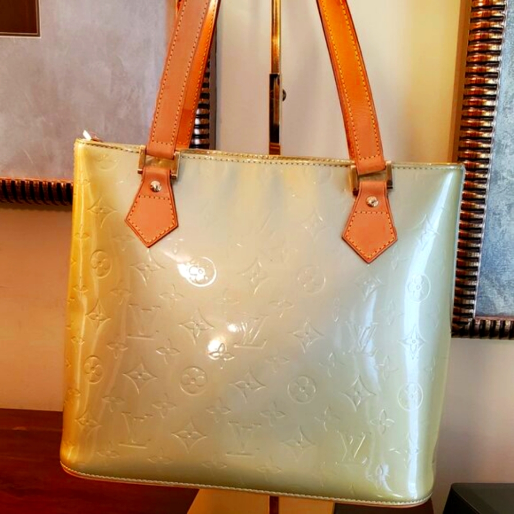 Louis Vuitton LV Handbag Houston Olive Vernis Good Comndition